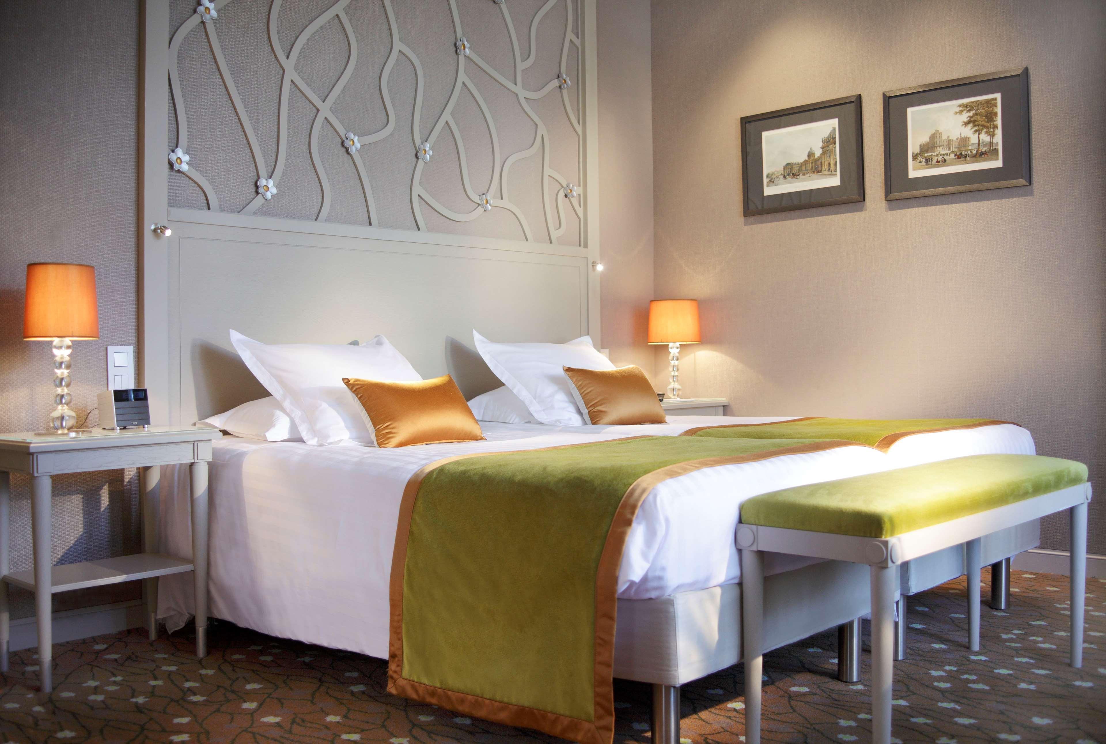 Hotel Chateau Frontenac Paris Room photo